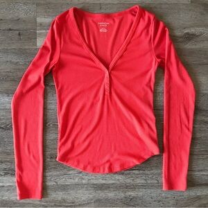 American Eagle AE Long-Sleeve Henley T-Shirt Cherry Size Small